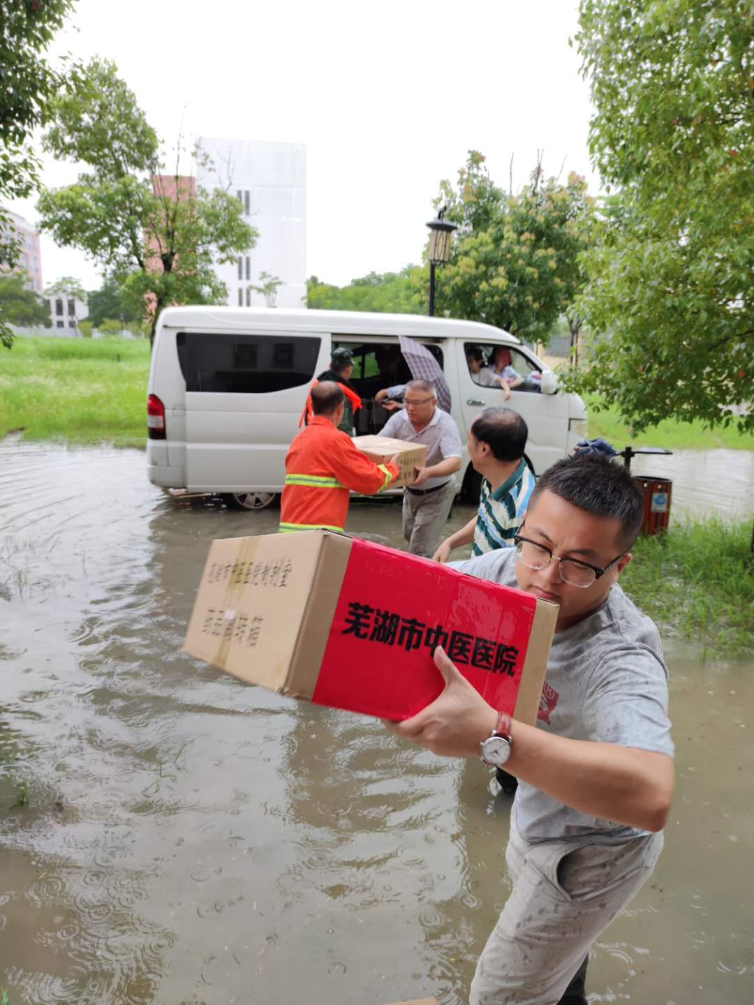 风雨同舟  健康护航——市中医院慰问抗洪抢险官兵(图2)