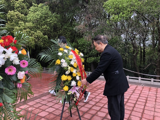 学党史 祭英烈 传承红色基因——我院外科四支部组织开展清明祭扫活动(图2)