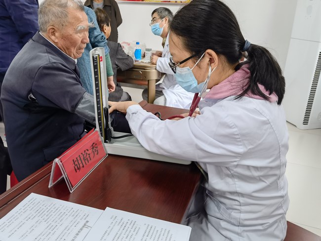 九九重阳节敬老送健康----市中医院、蔡铺村义诊惠百姓 助力乡村振兴(图4)