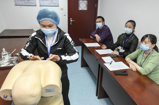 营造“信中医、爱中医、用中医”的良好氛围—— 芜湖市首届职业技能竞赛“中医药适宜技术技能竞赛”开幕(图4)