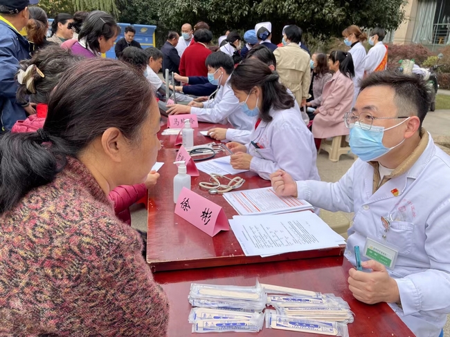 “健康呼吸 无与伦比”——世界慢阻肺日健康义诊及中医药宣讲活动(图5)