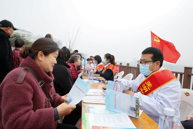 春风送暖学雷锋   志愿服务在行动(图1)