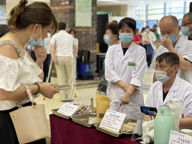 冬病夏治三伏贴  中医国粹显功效 ——我院开展“传承中医文化 弘扬国粹精神”冬病夏治三伏贴开贴仪式(图8)