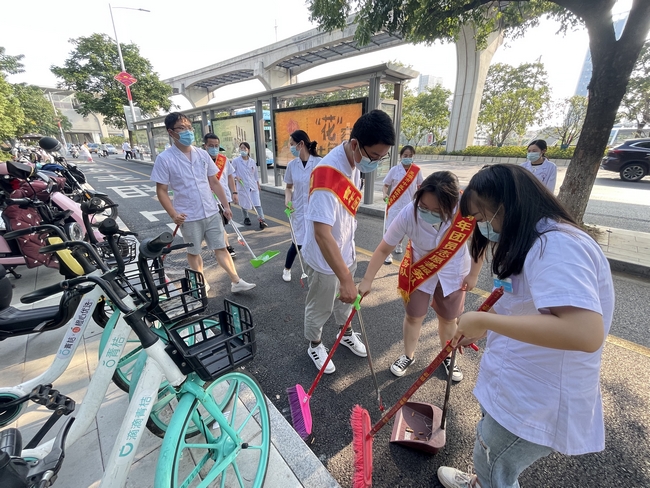 干净清洁看我的 志愿服务在行动 ——我院团委组织开展志愿者服务活动(图6)