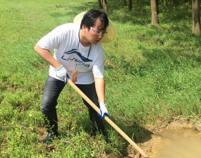 咬紧牙关，“白衣战士”守住每寸圩堤(图5)