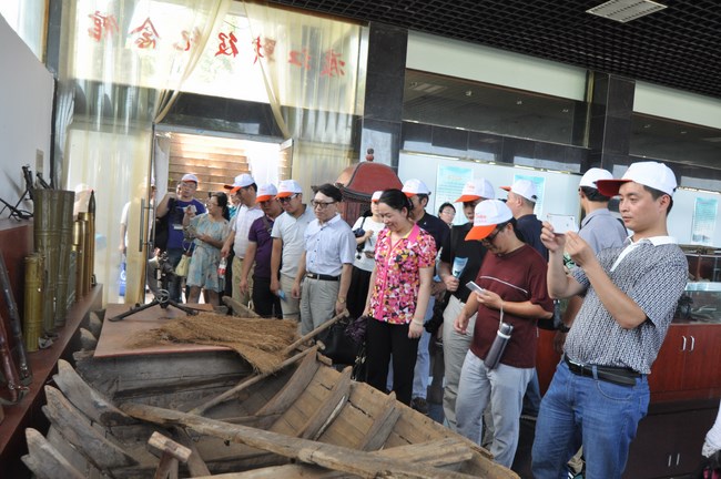  我院组织党员干部赴荻港“渡江第一船”参观学习(图2)