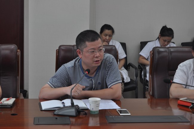 我院召开党委中心组学习座谈会  ----专题学习全国卫生与健康大会精神(图5)