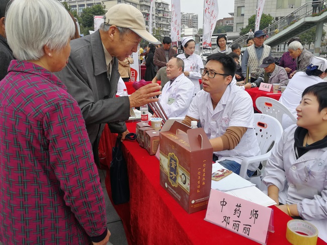 读者节中医院展台“门庭若市”  特色中医护理好评如潮(图5)