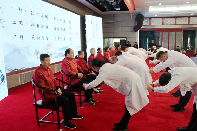 薪传甲子 筑梦远航--芜湖市中医药集团2018年年会暨云顶集团yd1233检测网址建院60周年中医药传承拜师会盛大举(图19)